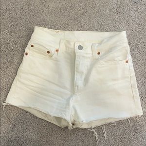 Levi’s W25 high rise white shorts